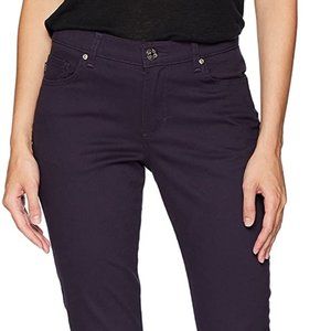 Lee Women's Relaxed Fit Straight-Leg Jean 6 Short